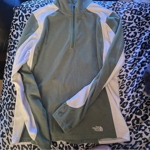 Woman’s 1/4 zip north face